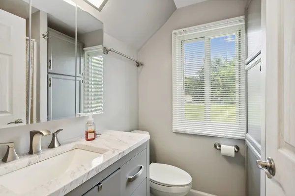 $1,275 | 300 Pauline Avenue, Unit B, Crystal Lake, IL 60014