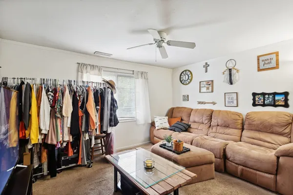 $1,275 | 300 Pauline Avenue, Unit B, Crystal Lake, IL 60014