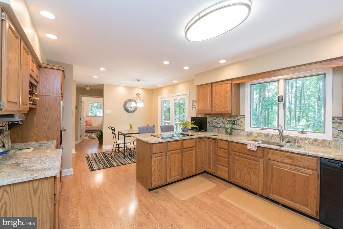 12612 Timber Grove Road Reisterstown, MD 21136 - Photo 12 of 28 Kitchen