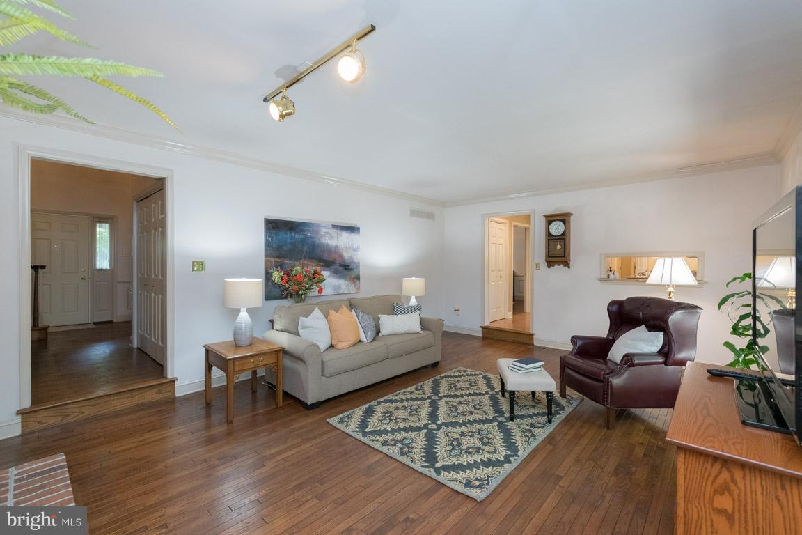 12612 Timber Grove Road Reisterstown, MD 21136 - Photo 8 of 28 Family Room