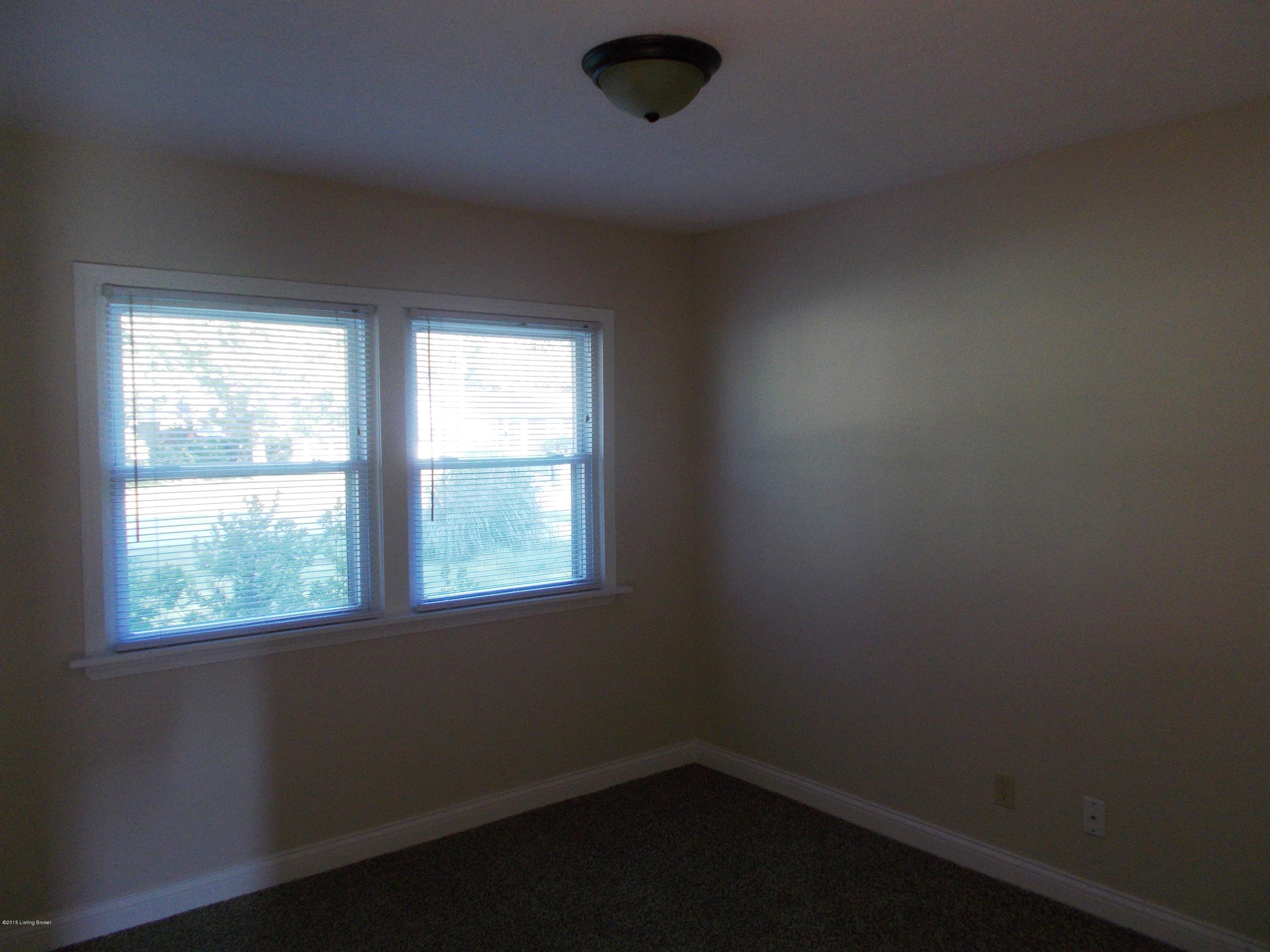 10704 Grafton Hall Road Louisville, KY 40272 - Photo 9 of 15 9