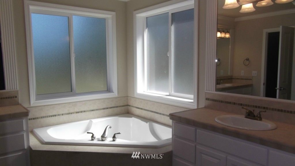 21325 37th Avenue Southeast Bothell, WA 98021 - Photo 12 of 16