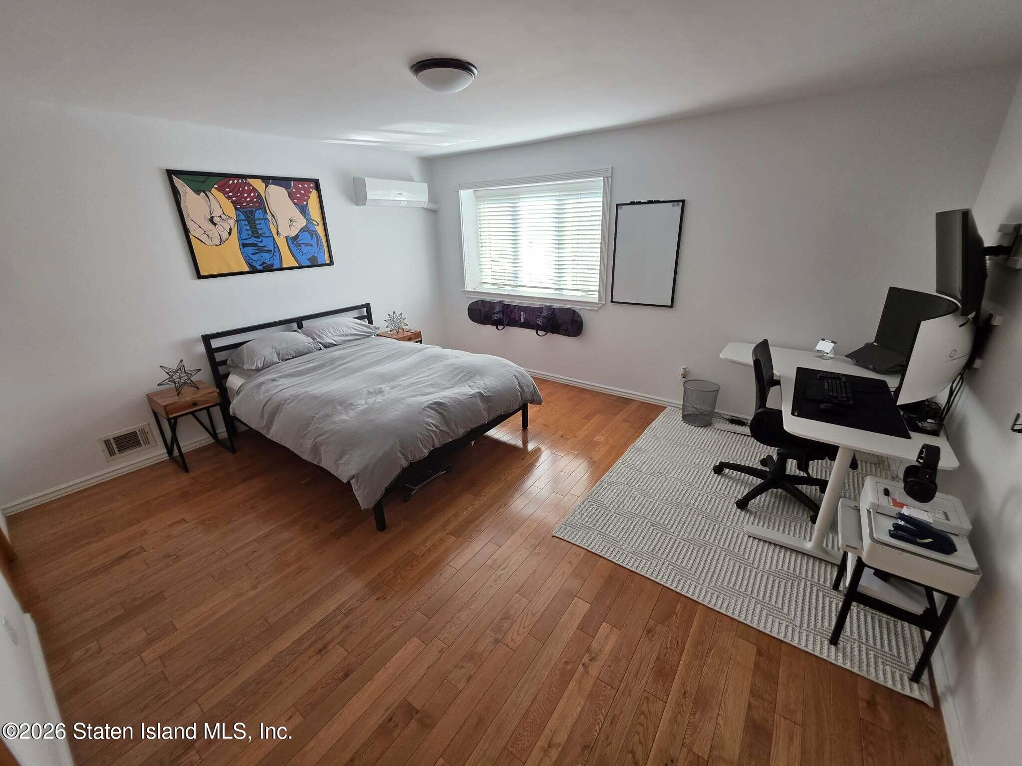 58 Selvin Loop Staten Island, NY 10303 - Photo 12 of 18 16bcc99a-52f5-492c-8134-ca38e4a10423