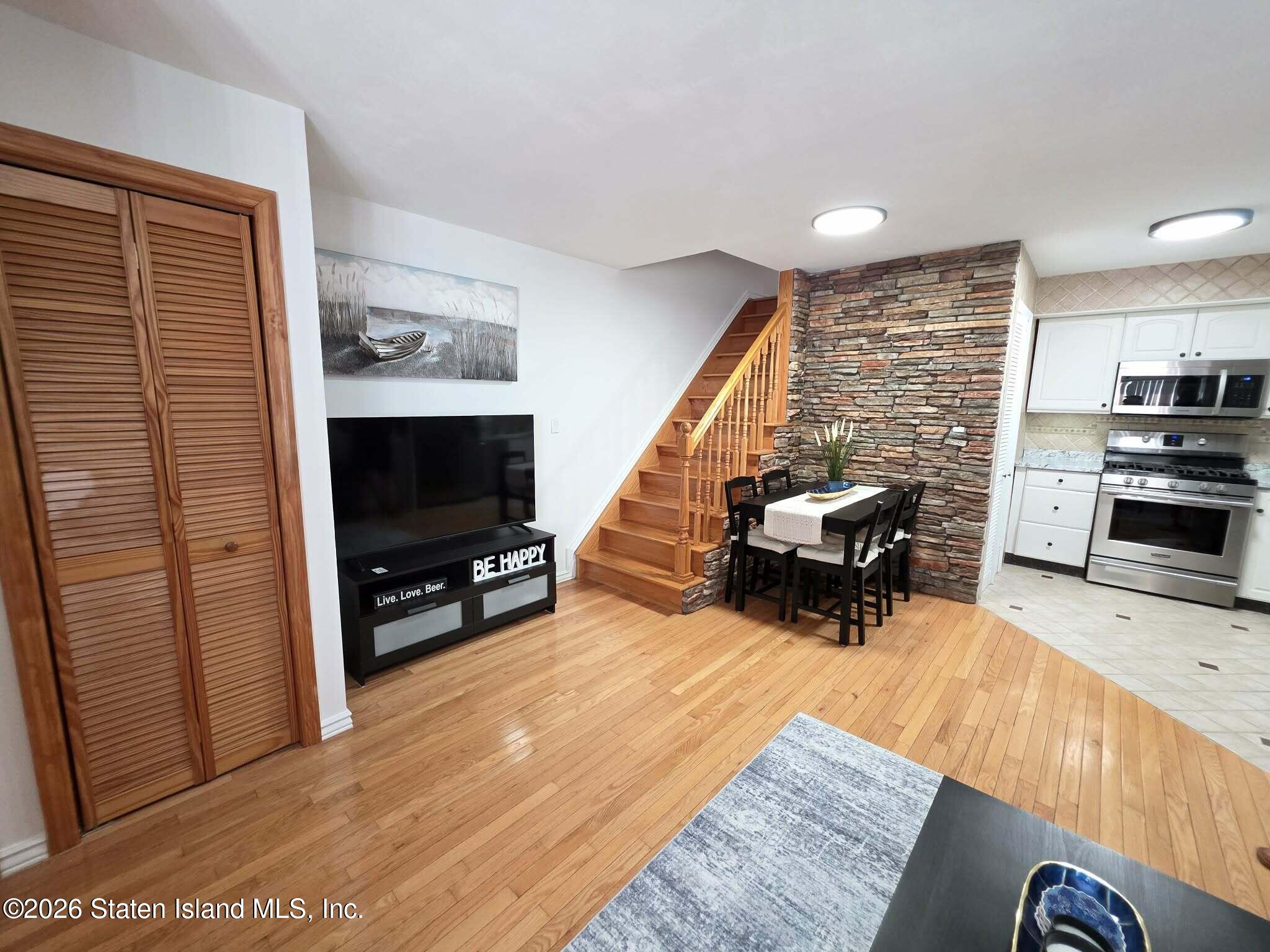 58 Selvin Loop Staten Island, NY 10303 - Photo 4 of 18 77801c0c-7f84-4c11-b8d0-042a25104157