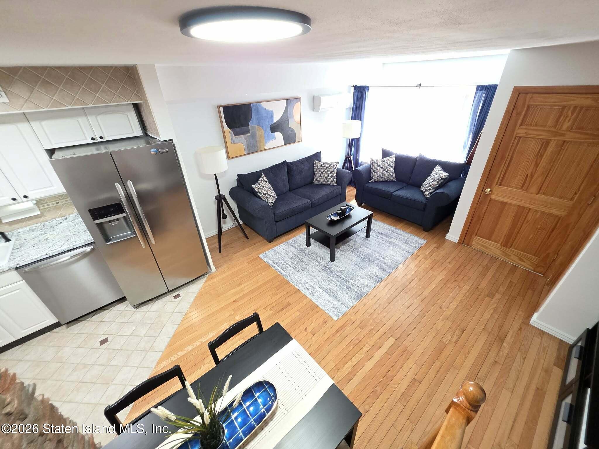 58 Selvin Loop Staten Island, NY 10303 - Photo 6 of 18 d5edd32a-46bb-4f7b-b2bc-876803c4c71a