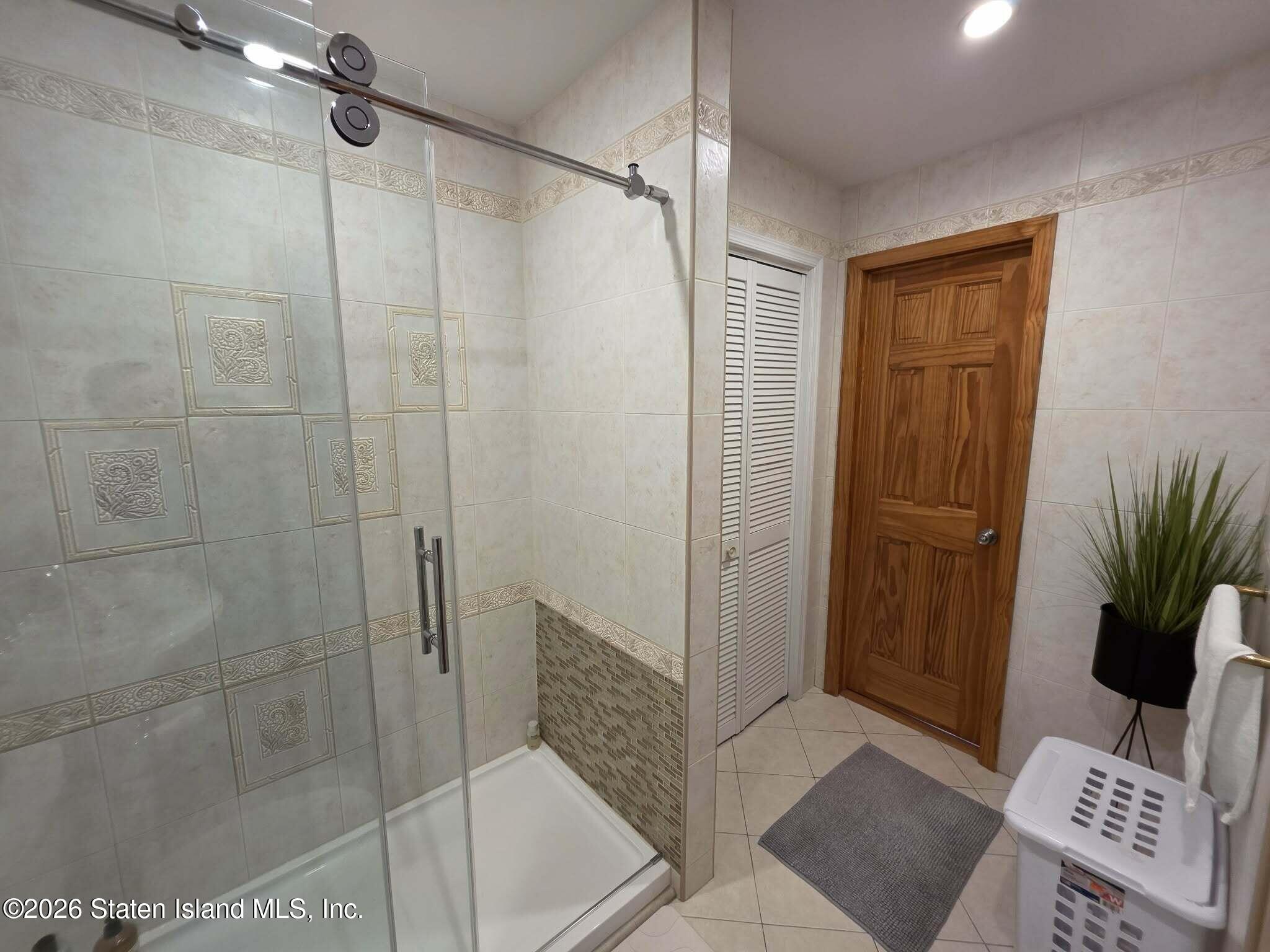 58 Selvin Loop Staten Island, NY 10303 - Photo 10 of 18 cf8ece13-122f-4642-af5e-d1b42f9157a0