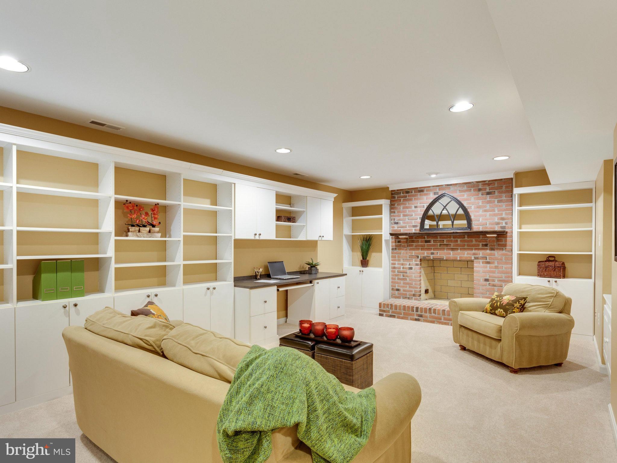 6564 Forsythia Street Springfield, VA 22150 - Photo 25 of 30 a living room with furniture and a large window