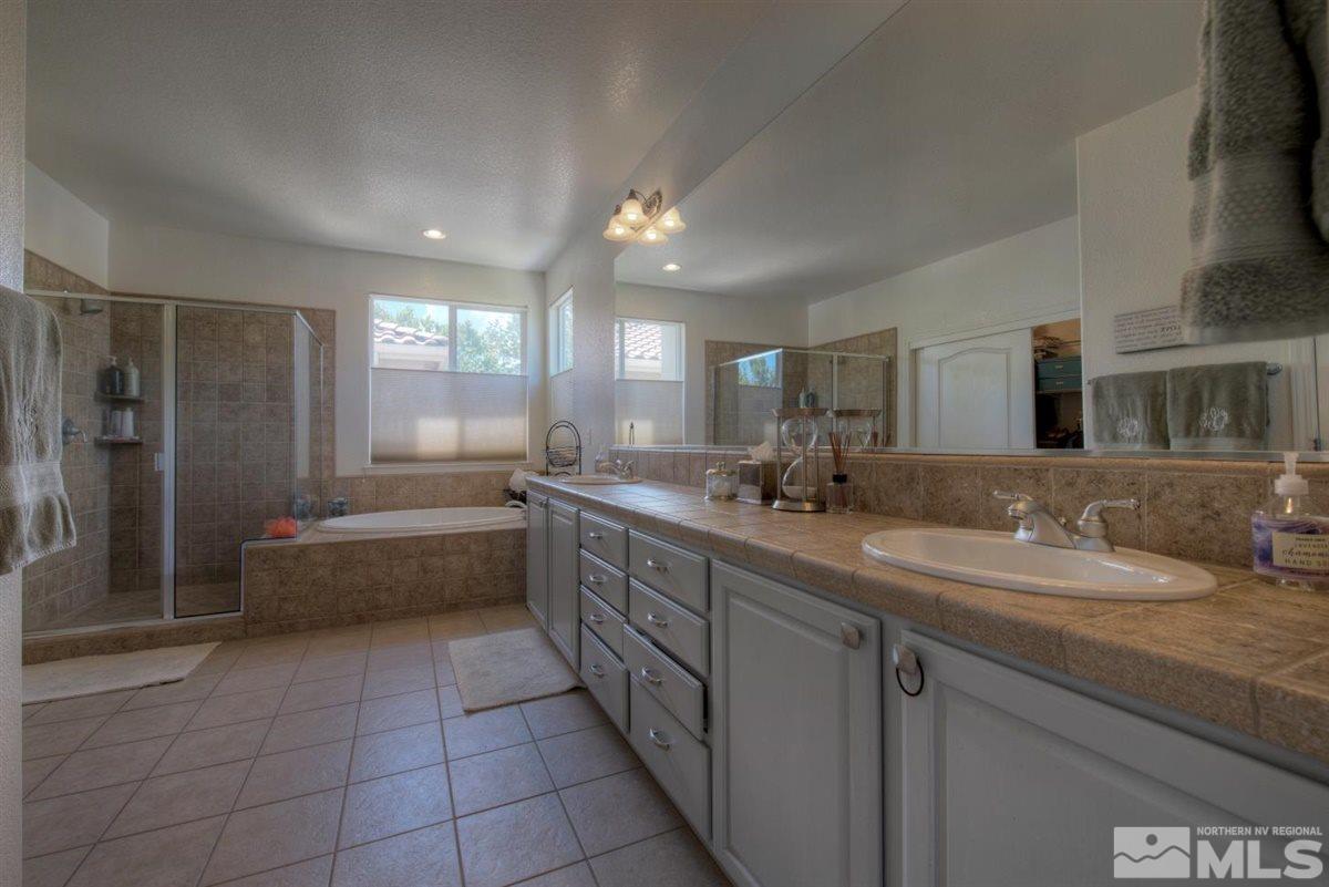 431 Shire Court Reno, NV 89521 - Photo 17 of 40 a large bathroom with a large tub and sink