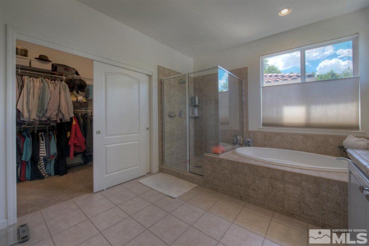 431 Shire Court Reno, NV 89521 - Photo 18 of 40 a spacious bathroom with a shower and a sink