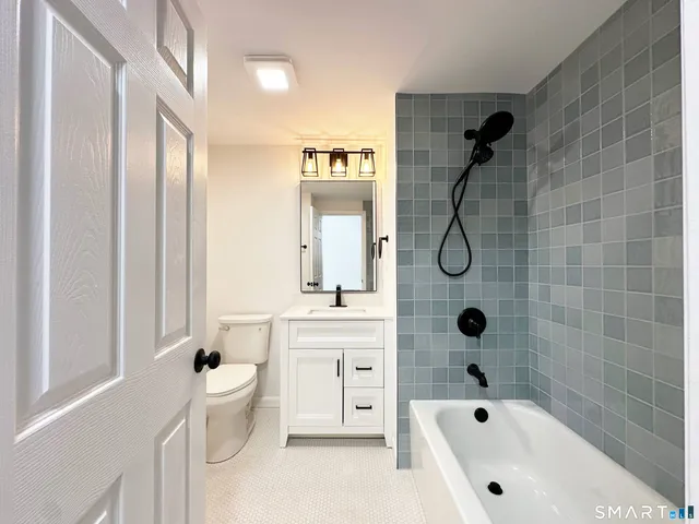 $584,900 | 148 Hyde Road, West Hartford, CT 06117