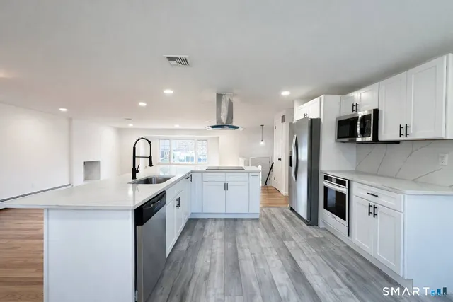 $584,900 | 148 Hyde Road, West Hartford, CT 06117