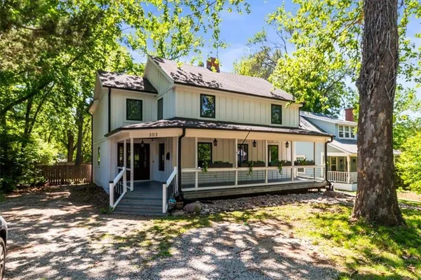 $520,000 | 303 Southwest 2nd Street, Lee's Summit, MO 64063