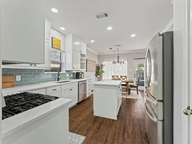 $389,000 | 906 Parkhill Drive, Mansfield, TX 76063