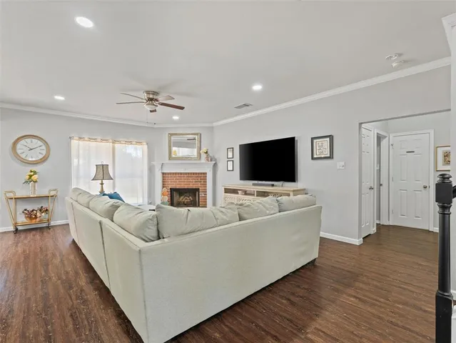 $389,000 | 906 Parkhill Drive, Mansfield, TX 76063