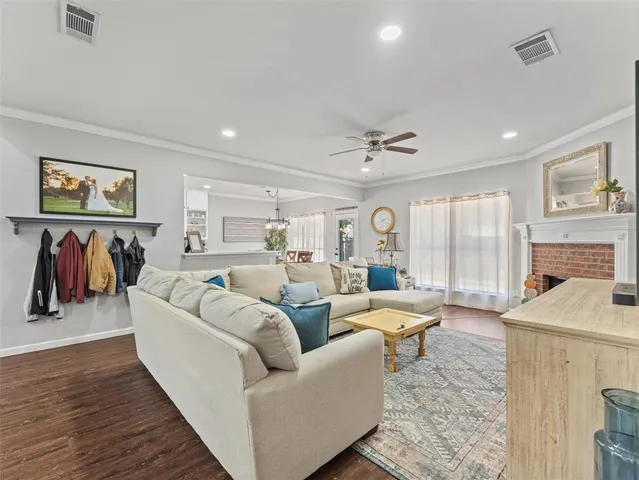 $389,000 | 906 Parkhill Drive, Mansfield, TX 76063