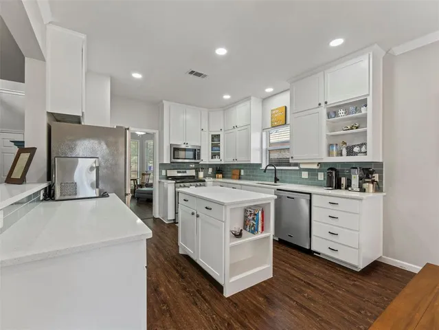 $389,000 | 906 Parkhill Drive, Mansfield, TX 76063