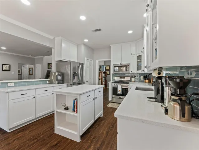 $389,000 | 906 Parkhill Drive, Mansfield, TX 76063