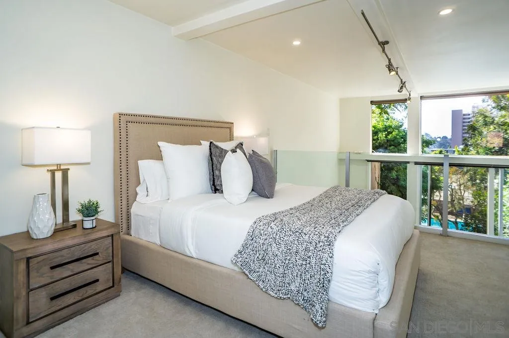 2630 Torrey Pines Road, Unit E22 La Jolla, CA 92037 - Photo 24 of 37 a bedroom with a bed and a window