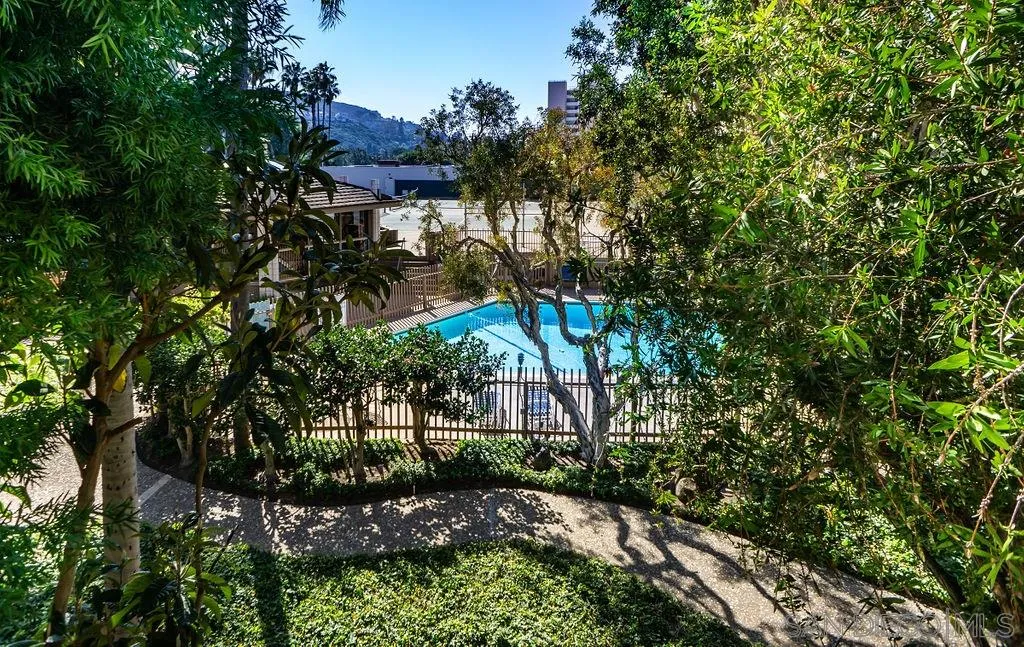 2630 Torrey Pines Road, Unit E22 La Jolla, CA 92037 - Photo 33 of 37 a view of a table and chairs