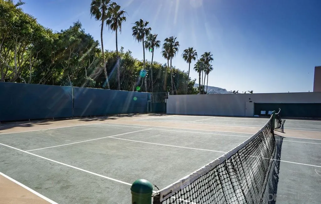 2630 Torrey Pines Road, Unit E22 La Jolla, CA 92037 - Photo 36 of 37 a view of a tennis court