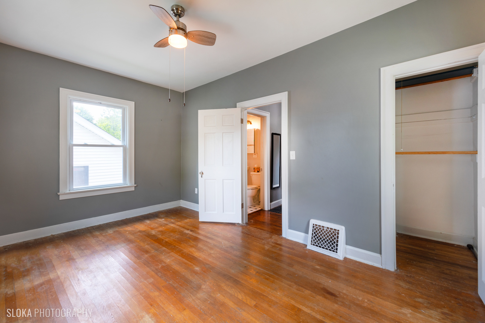 1044 Prospect Street Elgin, IL 60120 - Photo 11 of 21 an empty room with wooden floor cabinet and windows