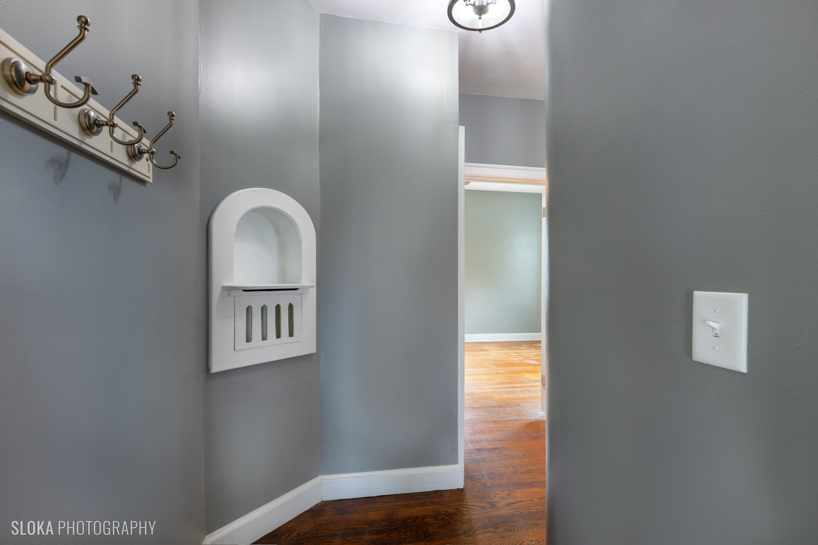 1044 Prospect Street Elgin, IL 60120 - Photo 7 of 21 a picture of a bathroom with a window