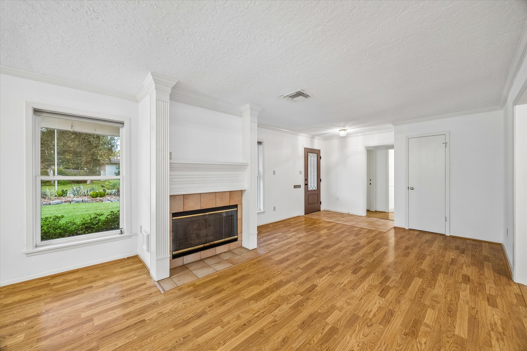 5515 Sylmar Road Houston, TX 77081 - Photo 4 of 28 The formal living room is spacious. The gas long fireplace will create a cozy gathering spot on chilly days.