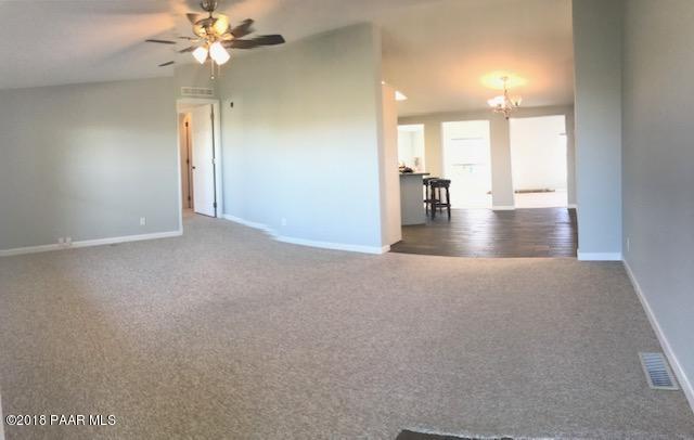 2553 Hilltop Road Prescott, AZ 86301 - Photo 9 of 35 FAMILY ROOM VIEWS TOWARDS KITCHEN