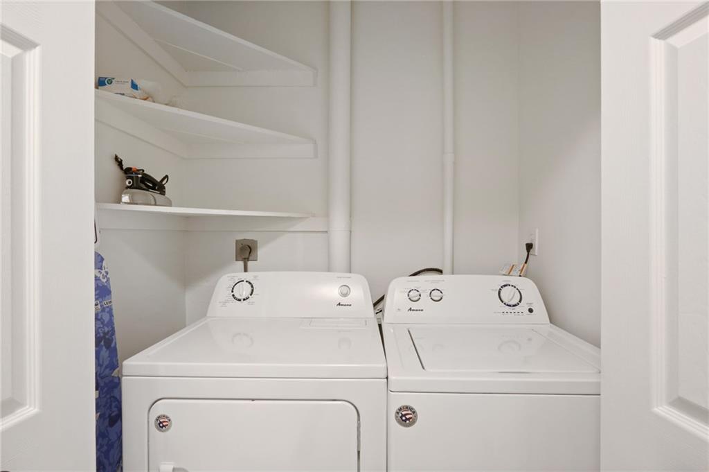 961 East Rock Springs Road Northeast, Unit MODERN Atlanta, GA 30306 - Photo 21 of 47 a utility room with dryer and washer