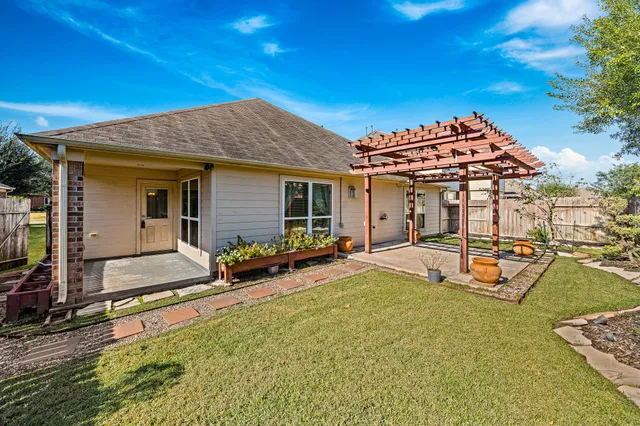 a view of a house with backyard and sitting area