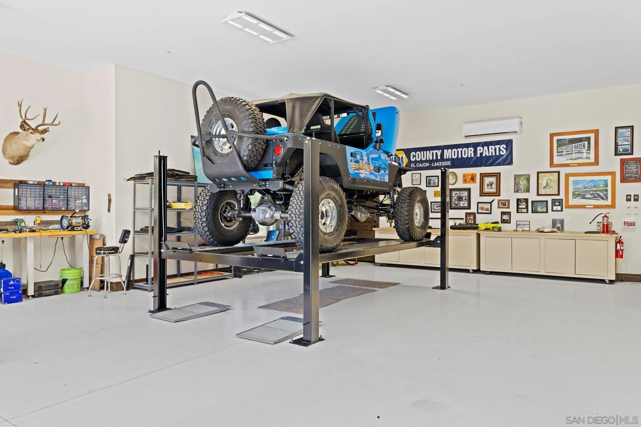 19553 Hidden Glen Road Alpine, CA 91901 - Photo 37 of 55 a view of a room with gym equipment