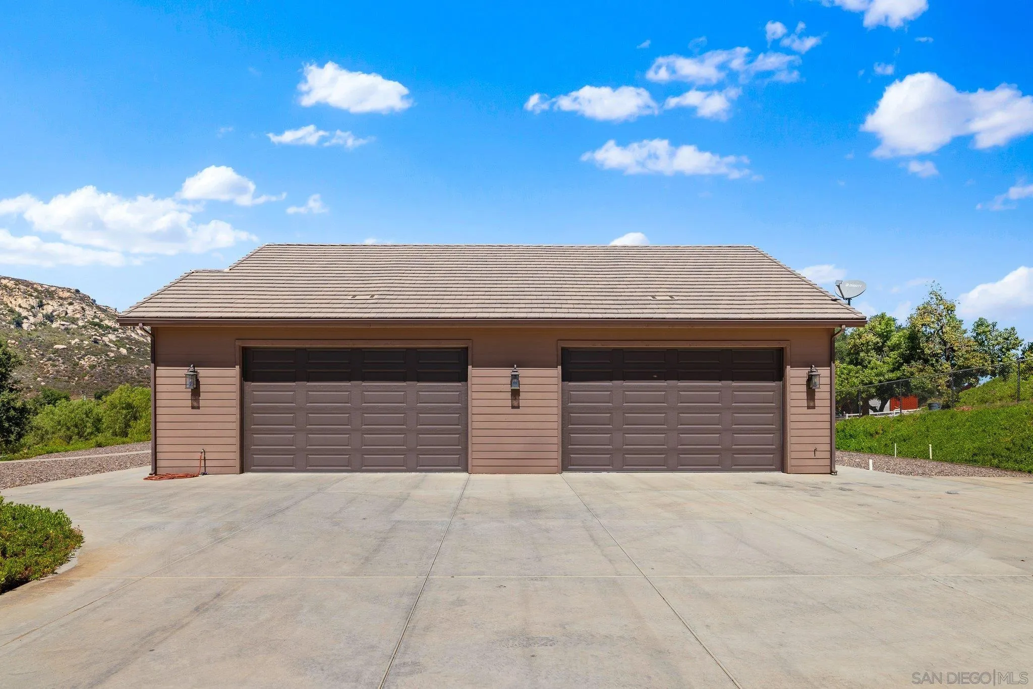 19553 Hidden Glen Road Alpine, CA 91901 - Photo 5 of 55 a front view of a house