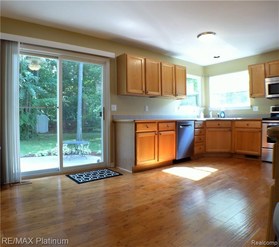 1492 Remsing Street Hartland, MI 48353 - Photo 13 of 43 P1060521.JPG