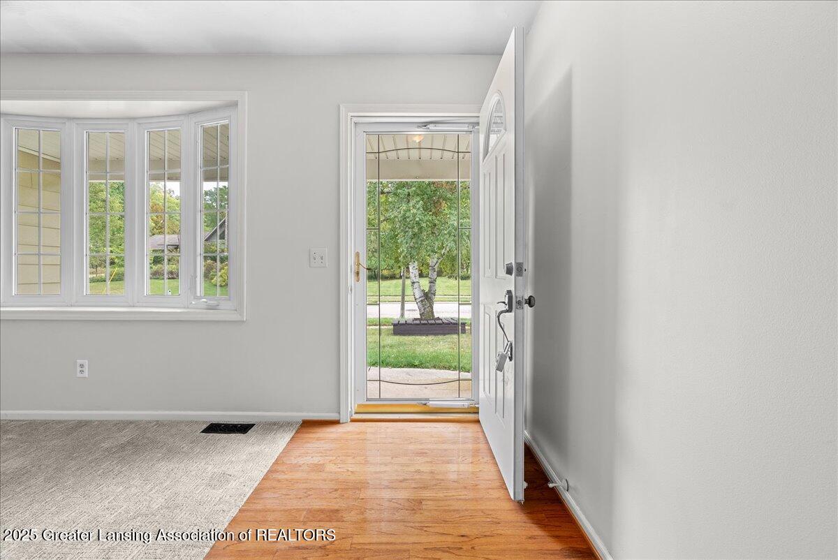 2722 Tecumseh River Road Lansing, MI 48906 - Photo 9 of 22 15-Media Jett - 15