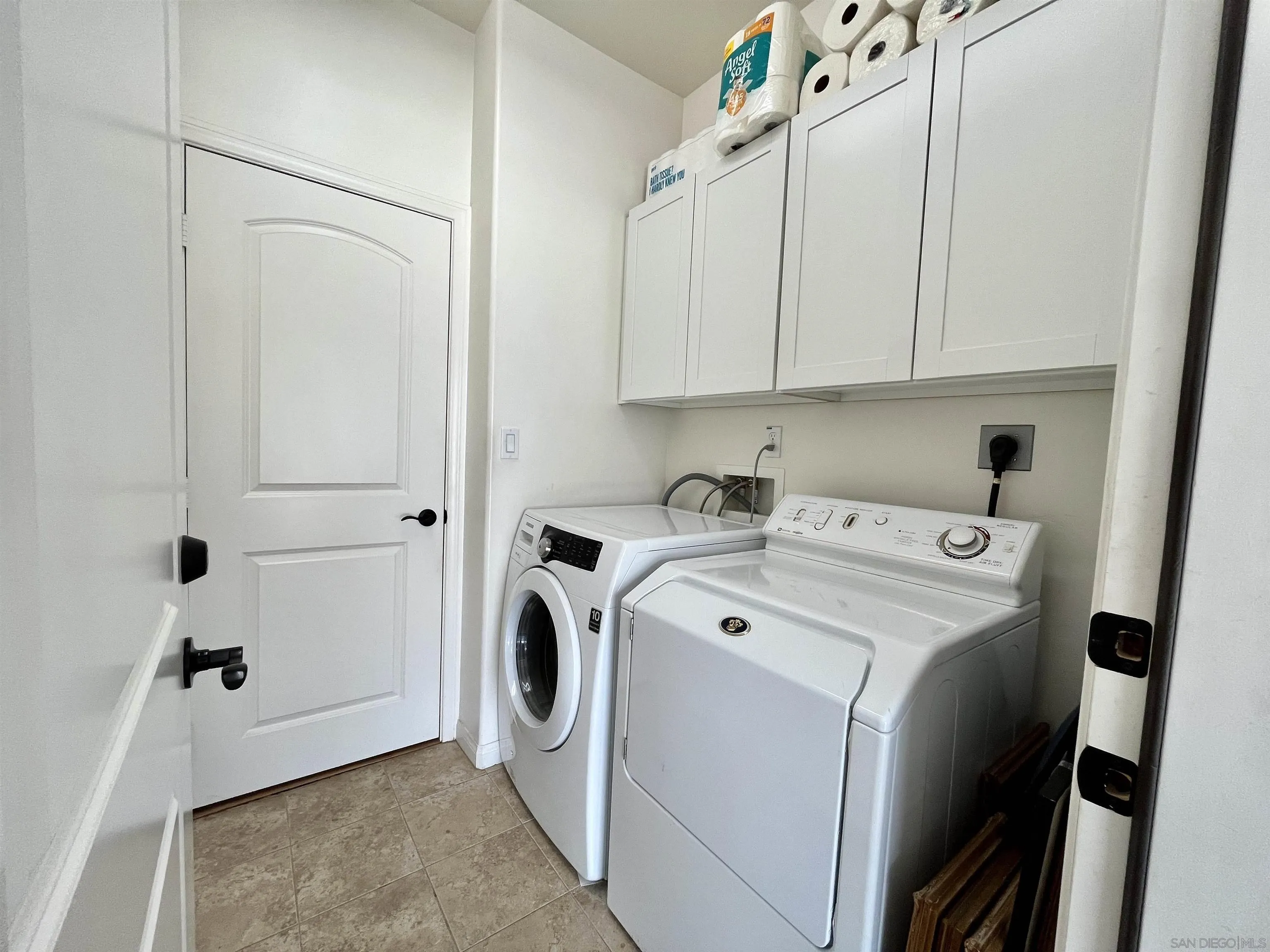 888 Rancho Terrace Ct. El Cajon, CA 92019 - Photo 30 of 34 a utility room with dryer and washer