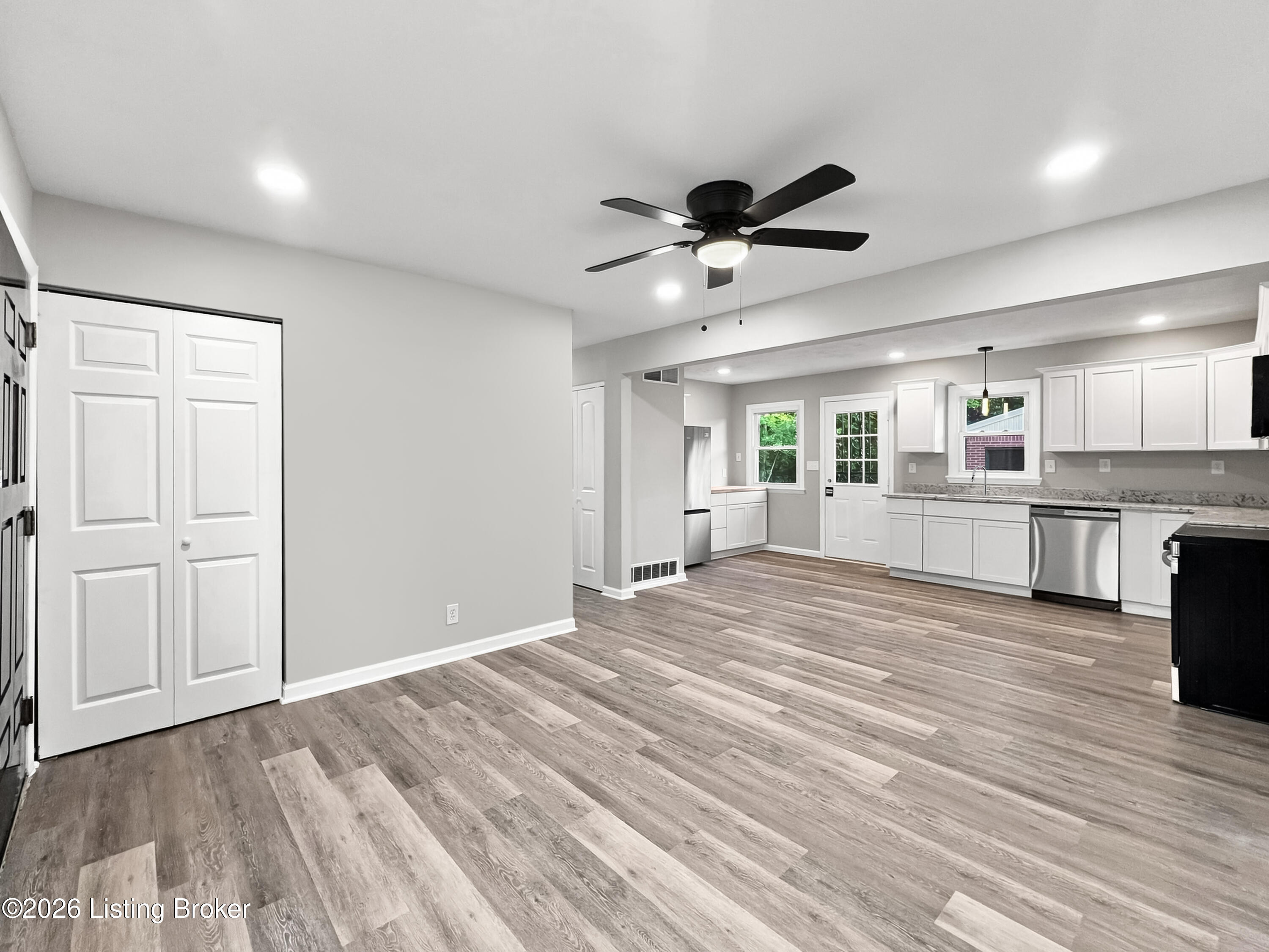 4502 Balaton Drive Louisville, KY 40219 - Photo 8 of 40 17