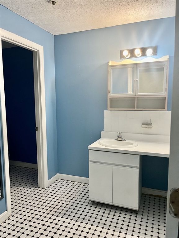 36 Dunham Road, Unit 208 Beverly, MA 01915 - Photo 16 of 19 Gallery Image 16