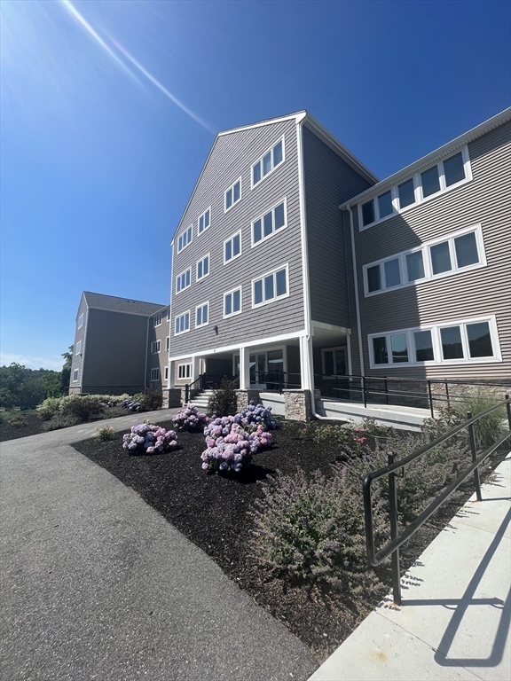 36 Dunham Road, Unit 208 Beverly, MA 01915 - Photo 2 of 19 Gallery Image 2