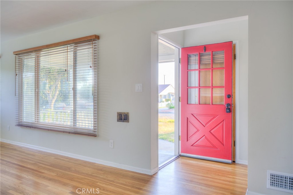 1112 Riedel Avenue Fullerton, CA 92831 - Photo 4 of 33