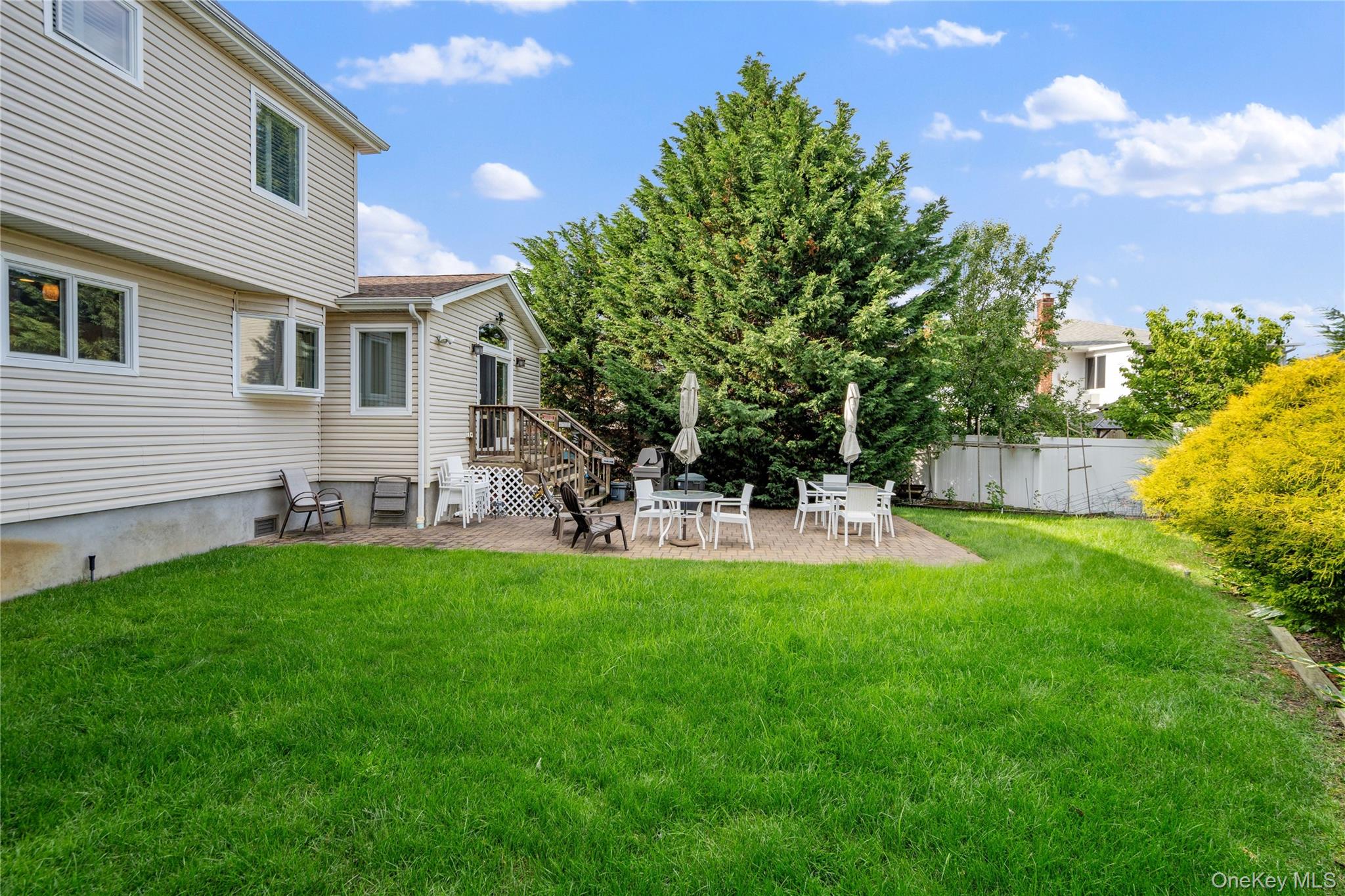 34 Admiral Road Massapequa, NY 11758 - Photo 29 of 32