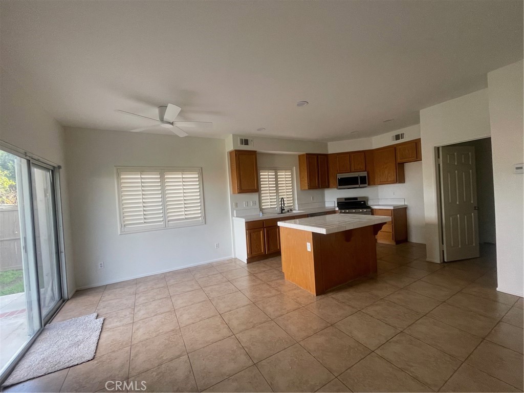 1333 Soundview Circle Corona, CA 92881 - Photo 7 of 22