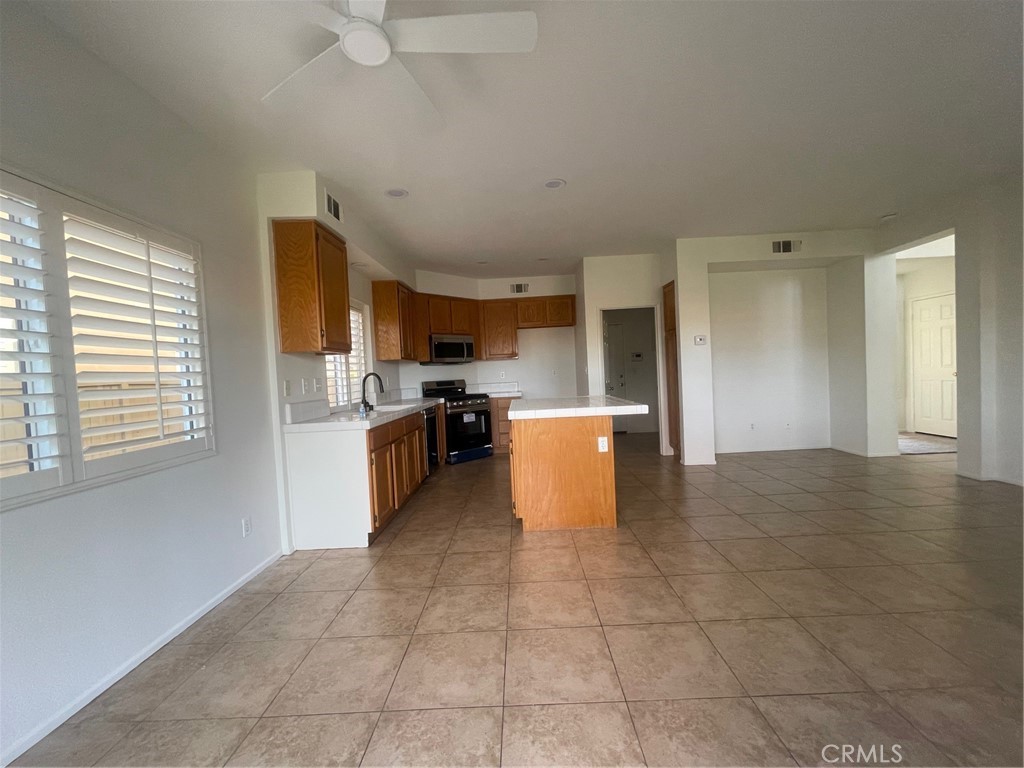 1333 Soundview Circle Corona, CA 92881 - Photo 10 of 22