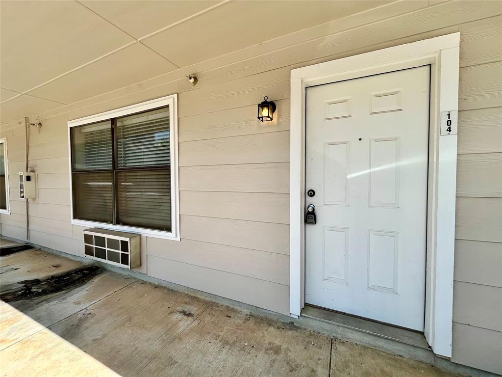 701 West Sycamore Street, Unit 104 Denton, TX 76201 - Photo 3 of 10 a view of a closet area of a house