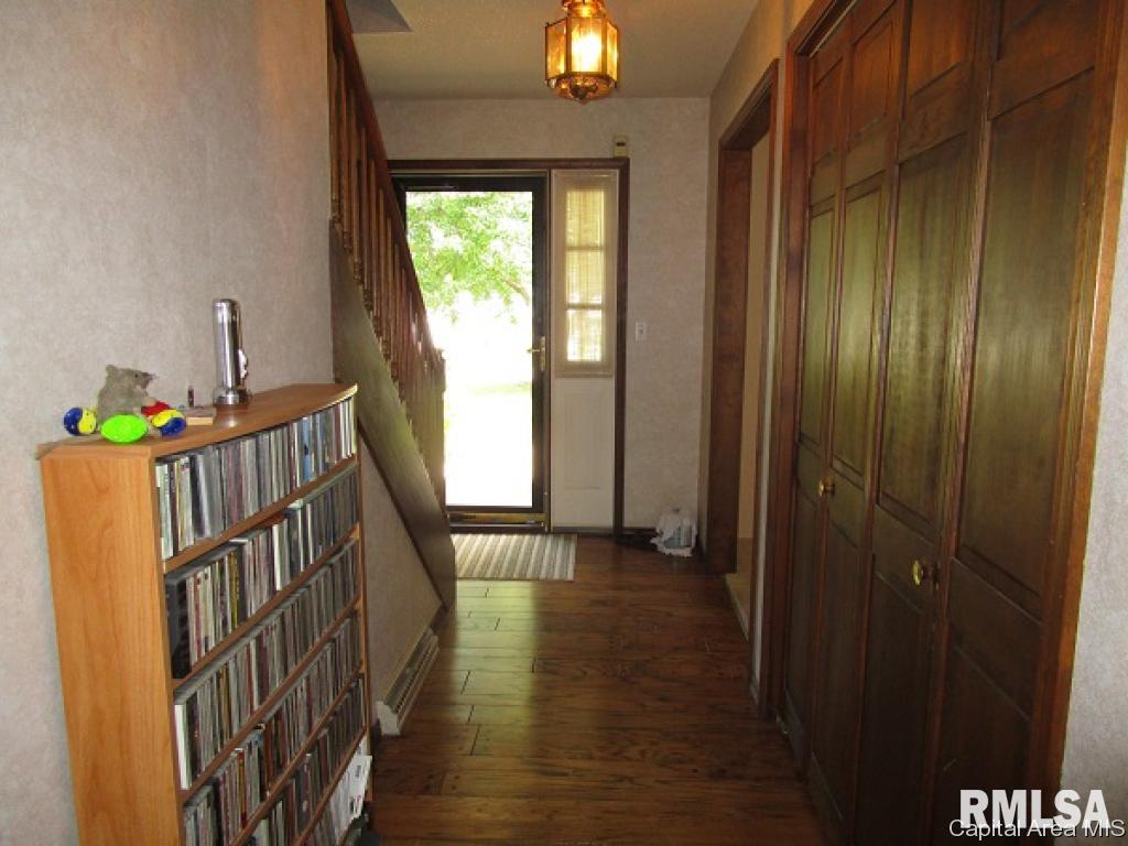 2007 Mound Road Jacksonville, IL 62650 - Photo 2 of 15 Gallery Image 2