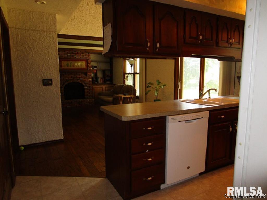 2007 Mound Road Jacksonville, IL 62650 - Photo 4 of 15 Gallery Image 4