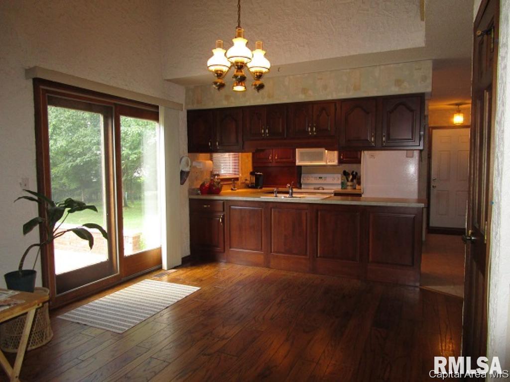 2007 Mound Road Jacksonville, IL 62650 - Photo 5 of 15 Gallery Image 5