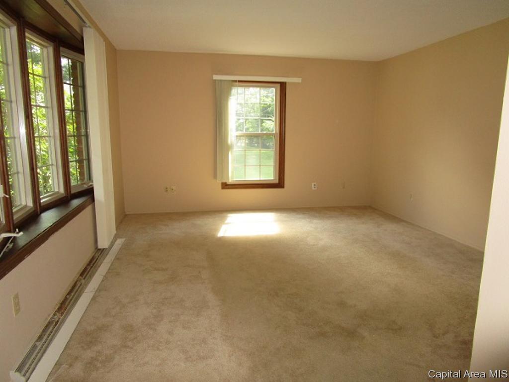 2007 Mound Road Jacksonville, IL 62650 - Photo 7 of 15 Gallery Image 7