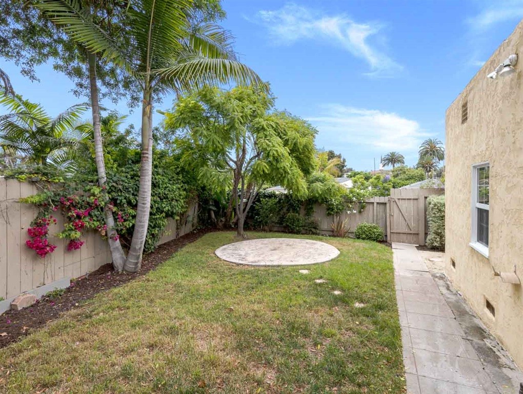 1980 Chatsworth Boulevard San Diego, CA 92107 - Photo 11 of 21 a view of a backyard