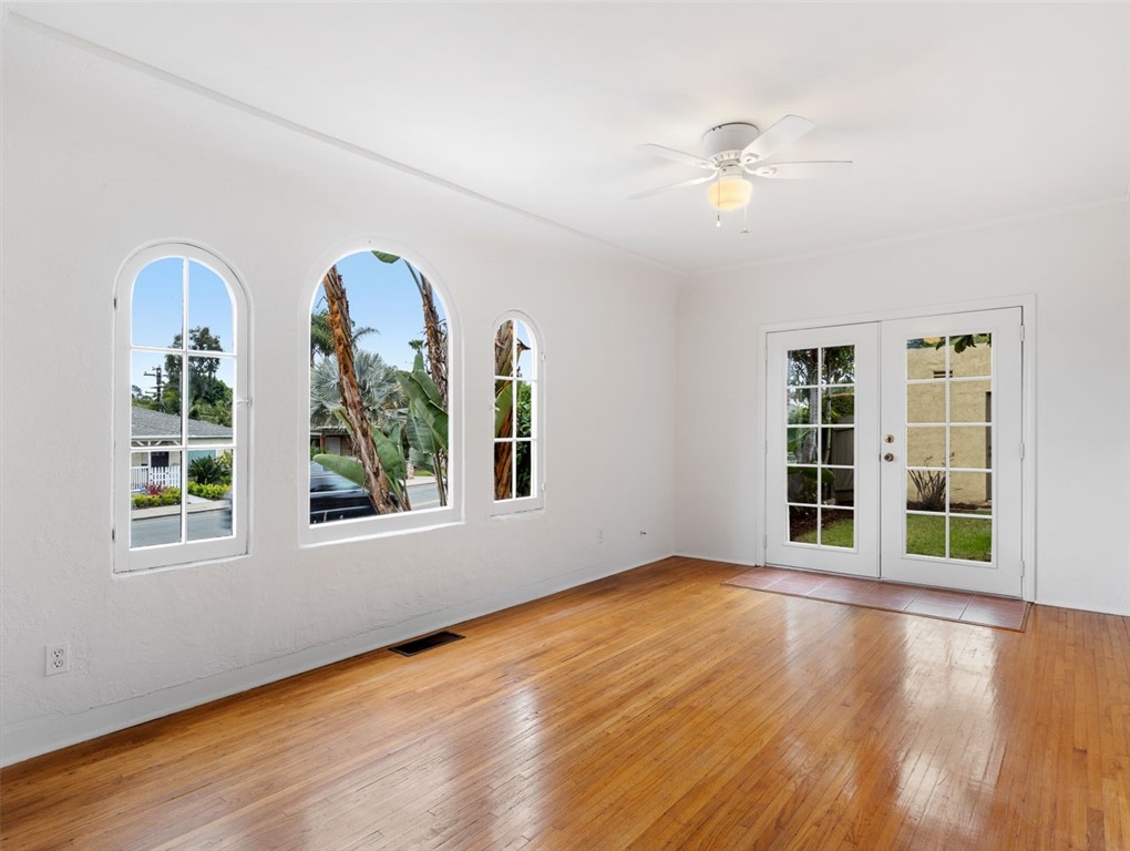 1980 Chatsworth Boulevard San Diego, CA 92107 - Photo 4 of 21 a view of an empty room with wooden floor and a window