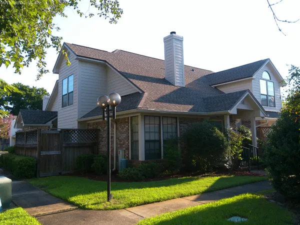 a view of house with garden